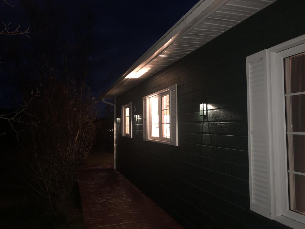 Eyjasol Cottages room 2
